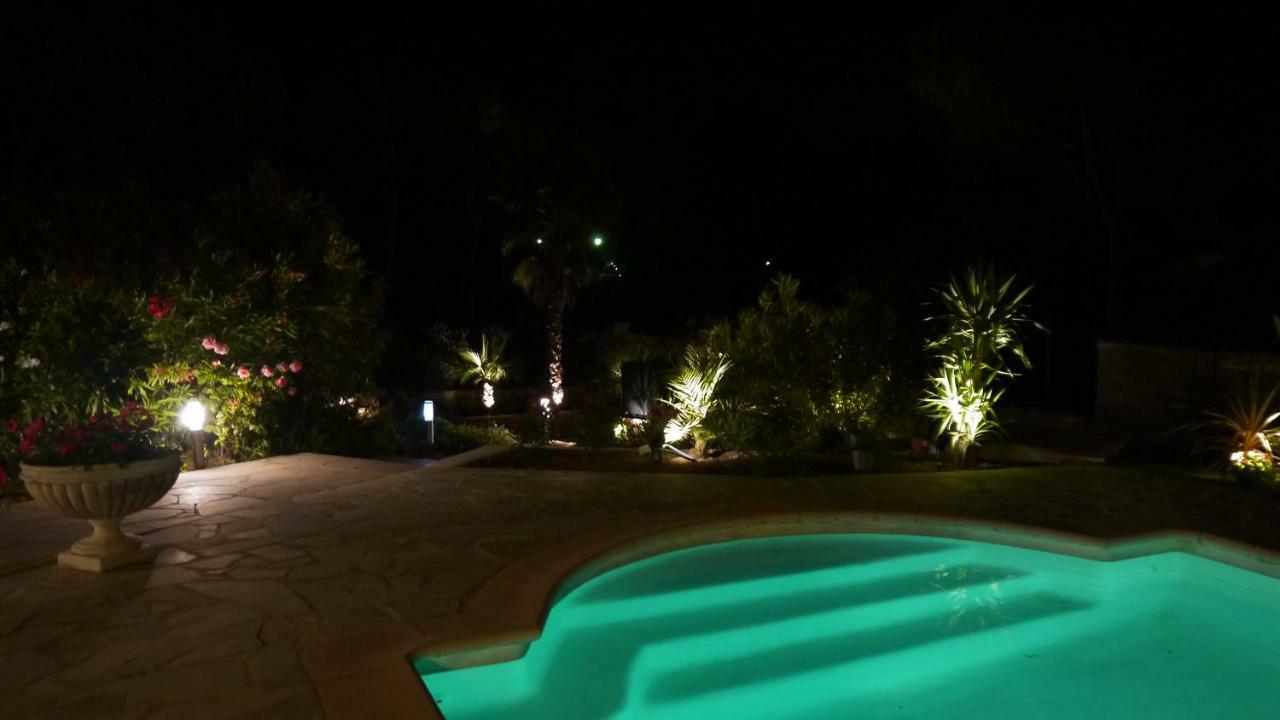 Grand Appartement Dans Maison Avec Piscine Privee Fréjus Dış mekan fotoğraf